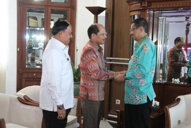 Kakanwil Kemenkum HAM Sumut yang Baru dan Lama Silaturahmi ke Gubsu