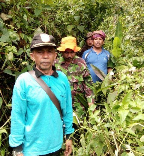 Babinsa 12/Sangir Cek Lokasi Lahan Cetak Sawah