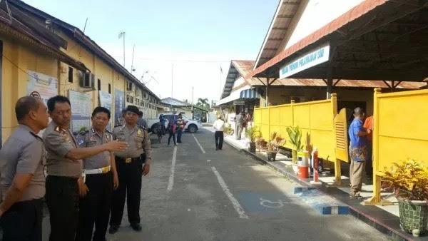 Kapolres Deli Serdang Tinjau Kebersihan Ruang Tahanan dan Pelayanan SIM