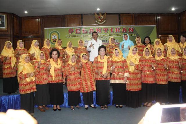 Gubsu Lantik Pengurus BKOW Sumut Periode 2016-2021
