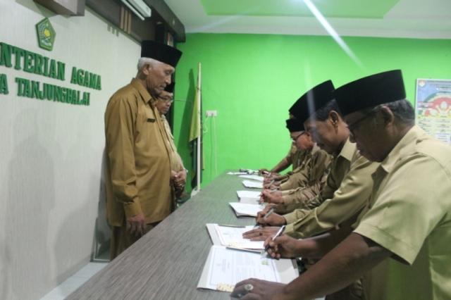 Pejabat Kemenag Tanjungbalai Teken Pakta Integritas
