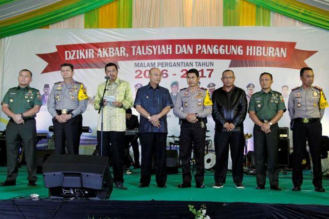 Ribuan Warga Hadiri Dzikir Pergantian Tahun di Lapangan Merdeka