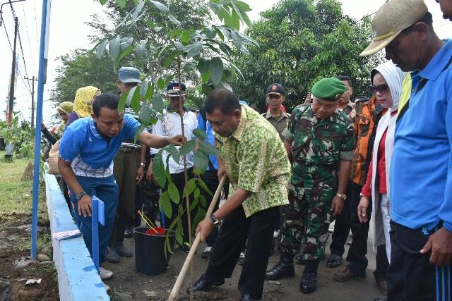 Bupati Ashari Tinjau Kegiatan Gotong Royong di Kecamatan Patumbak