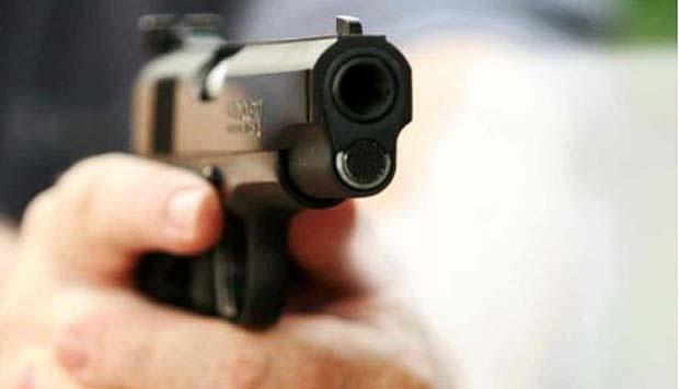 Gara-gara Istri Minggat, Douglas Ancam Karyawati Bank Permata dengan Senpi