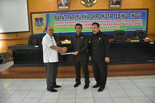 Pj Walikota Tebingtinggi Sampaikan Nota Jawaban Ranperda APBD TA 2017