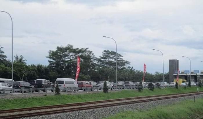 Antrian Mengular Padati Pintu Keluar Bandara Kuala Namu
