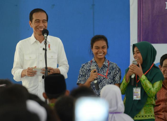 Serahkan 1.037 KIP Siswa Yatim Piatu, Presiden Jokowi: Gunakan Agar Kita Pintar