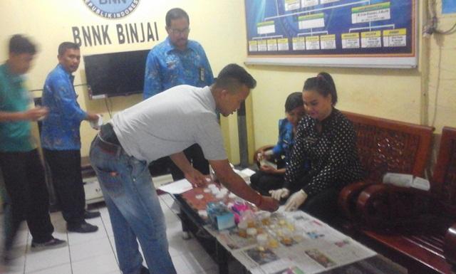 Anggota BNNK Binjai Ikuti Tes Urine