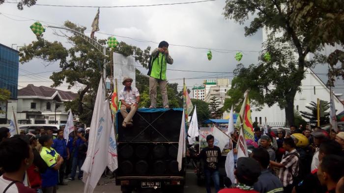 Buruh Deli Serdang Minta Gubsu Teken UMSK
