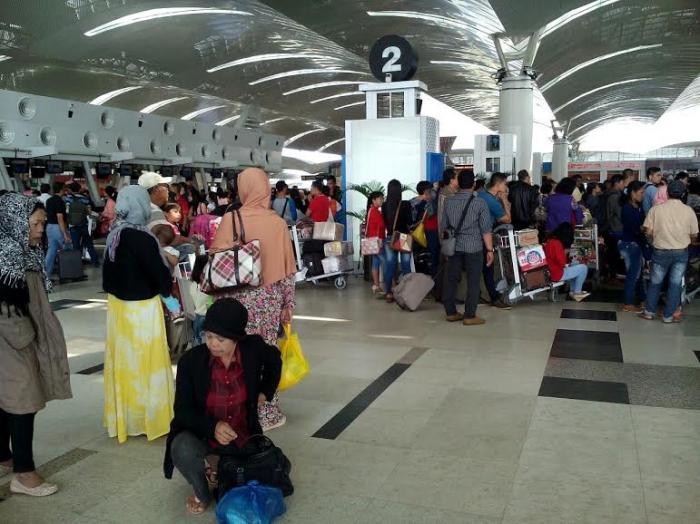 Jaringan Chek In Terganggu, Penumpang Menumpuk di Bandara Kuala Namu