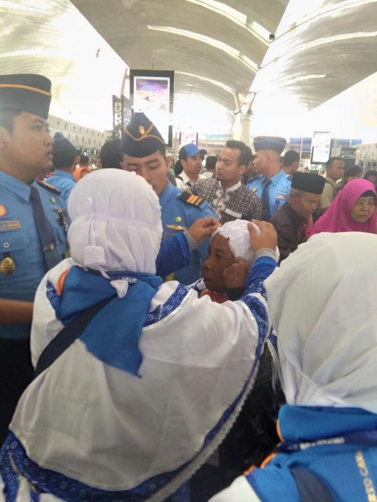 Enam Jemaah Umrah Terjatuh dari Eskalator Bandara Kualanamu