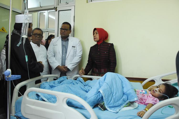 Jenguk Anak Korban Penganiayaan, Wagub Sumut Minta Penanganan Pasien Diprioritaskan