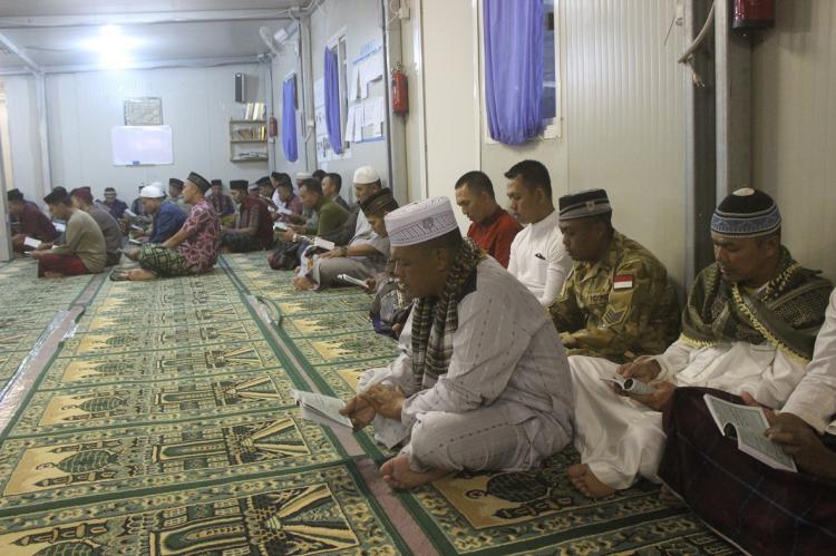Satgas Yonkomposit TNI Gelar Doa Bersama Awal Tahun 2018