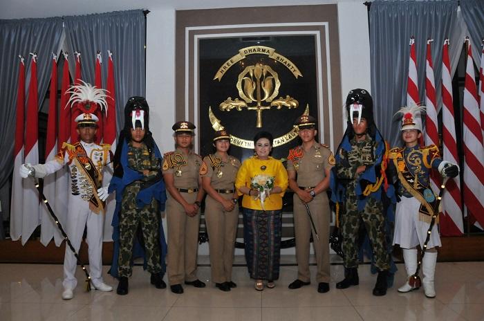 Ketua Umum Dharma Pertiwi Makan Malam Bersama Taruna AAL