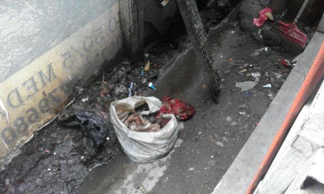 PKL Jalan Gedung Arca Temukan Bayi Laki-laki Terbungkus Tas Dibuang ke Parit