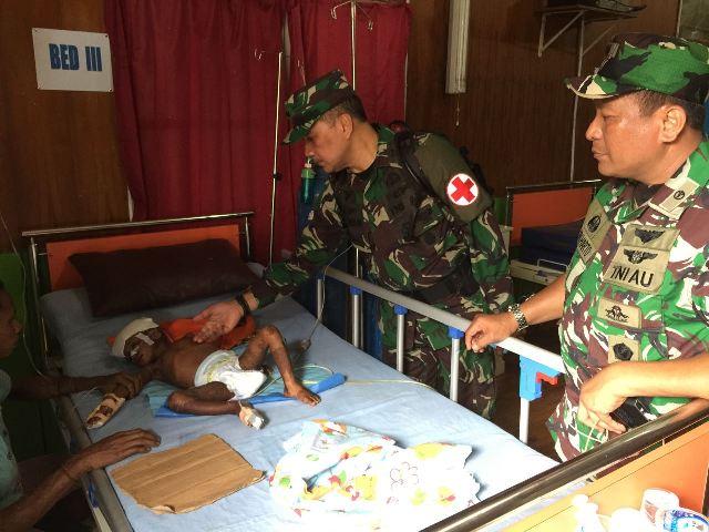 Satgas Kesehatan TNI Bantu Warga Asmat Terkena Wabah Penyakit