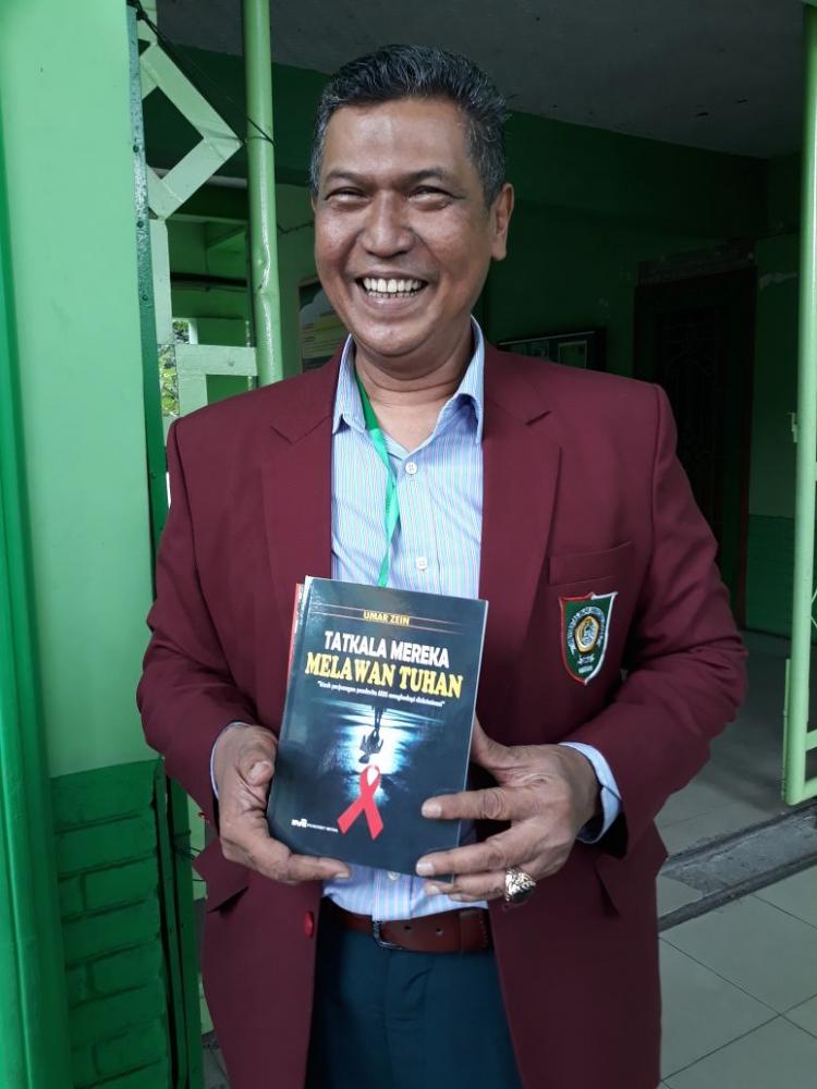 Dokter Umar Zein Luncurkan Buku Cerpen, Hilangkan Stigma Buruk Pada ODHA