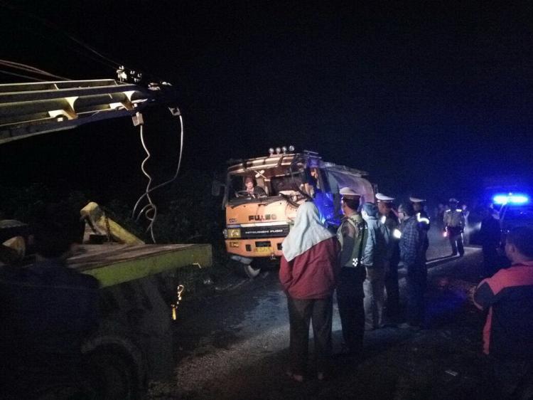 Truk Tangki Terbalik di Sibaganding