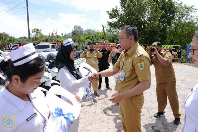 Resmikan 5 Puskesmas, Bupati Pakpak Bharat Juga Serahkan 52 Sepeda Motor Kepada Bidan Desa 