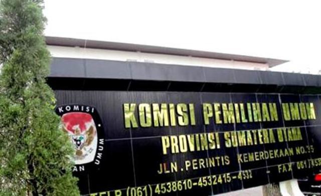 Hari Kedua Pendaftaran Paslon Gubsu, Arus Lalu Lintas Depan Kantor KPU Sumut Padat Merayap