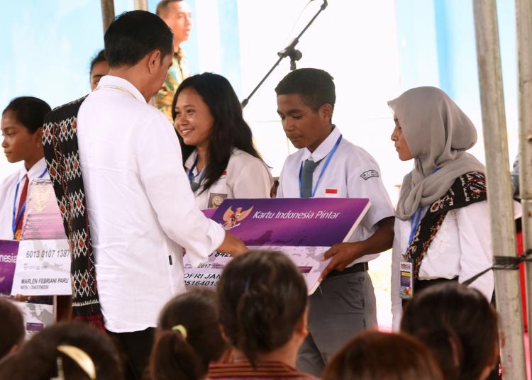 Di Rote, Presiden Jokowi Ingatkan Penerima KIP Belajar dengan Baik