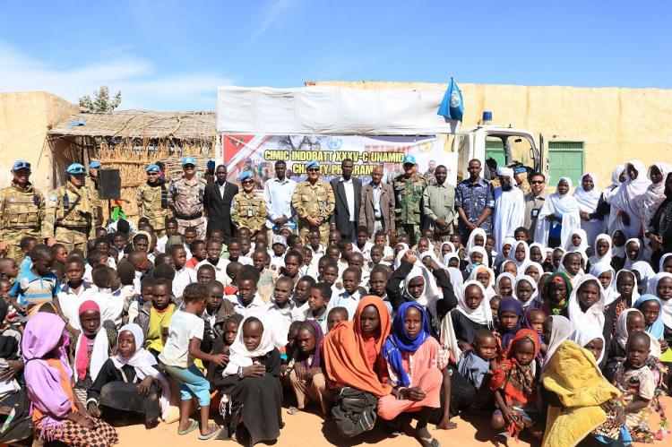 Pasukan Garuda Sumbang Perlengkapan Sekolah Madrasah di Wilayah Sudan