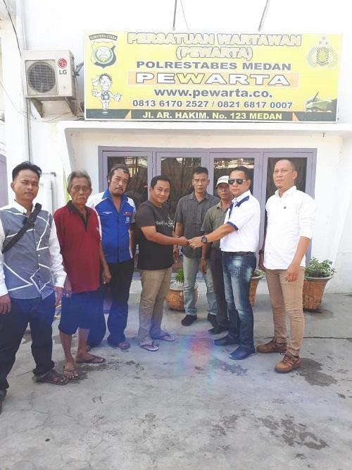 Bantu Warga, Pewarta Polrestabes Medan Santuni Keluarga Korban Meninggal
