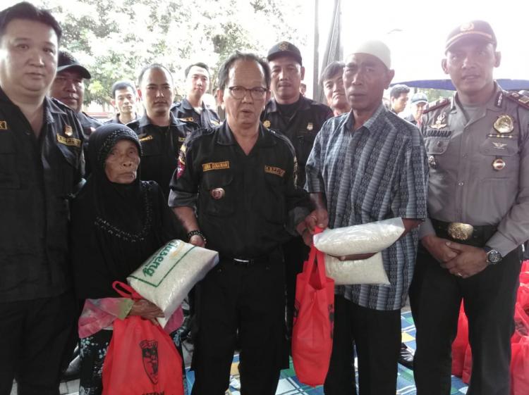 Jelang Imlek, Satkom Sibhara KBPP Sumut Bagikan Sembako