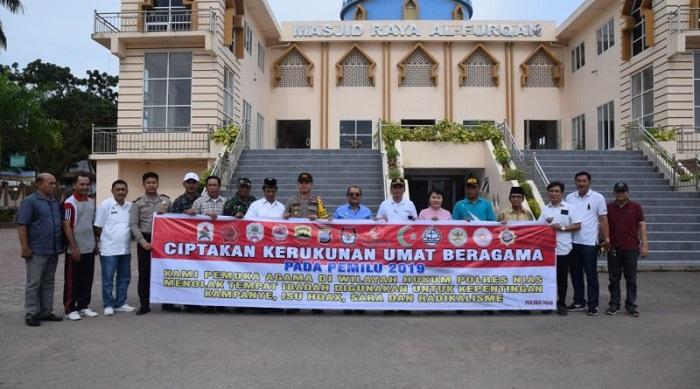 Polres Nias, Pemda, Tokoh Agama Pasang Spanduk Tolak Politisasi Agama di Tempat Ibadah