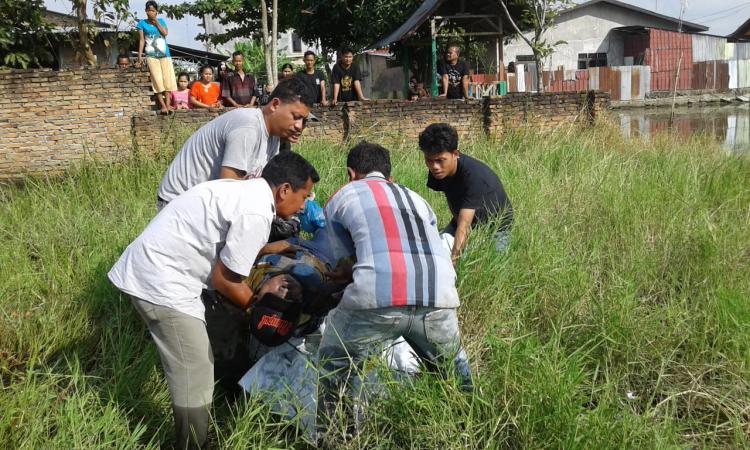 Cari Ikan di Sawah, Dua ABG Malah Temukan Mayat