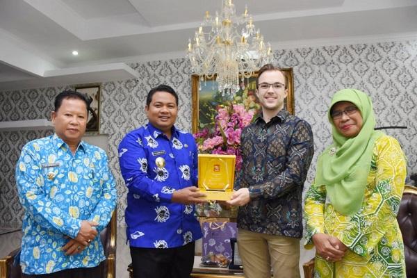 Wali Kota Tanjungbalai Menerima Kunjungan Sekretaris Dua Bidang Politik, Dubes Australia