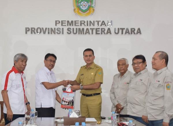 Wagubsu Ucapkan Terima Kasih kepada Dua Pendonor Darah 100 Kali