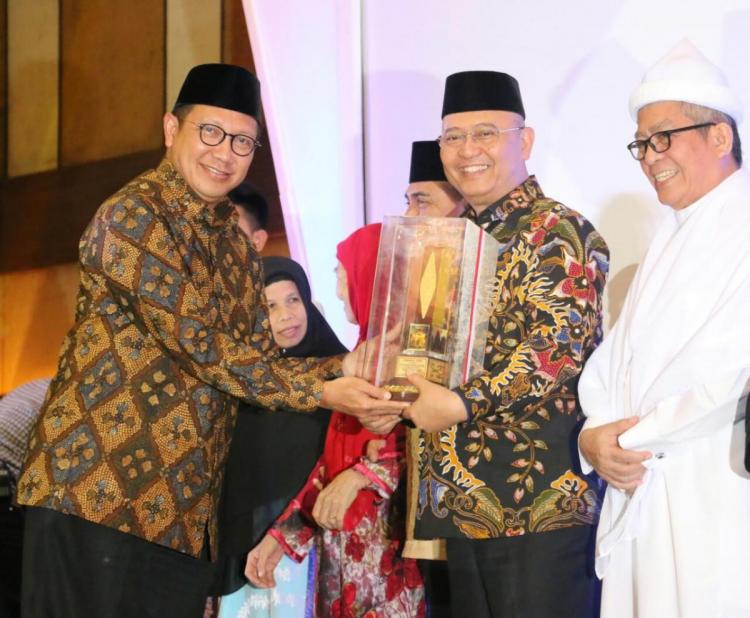 Walikota Medan Terima Penghargaan dari Kementerian Agama RI