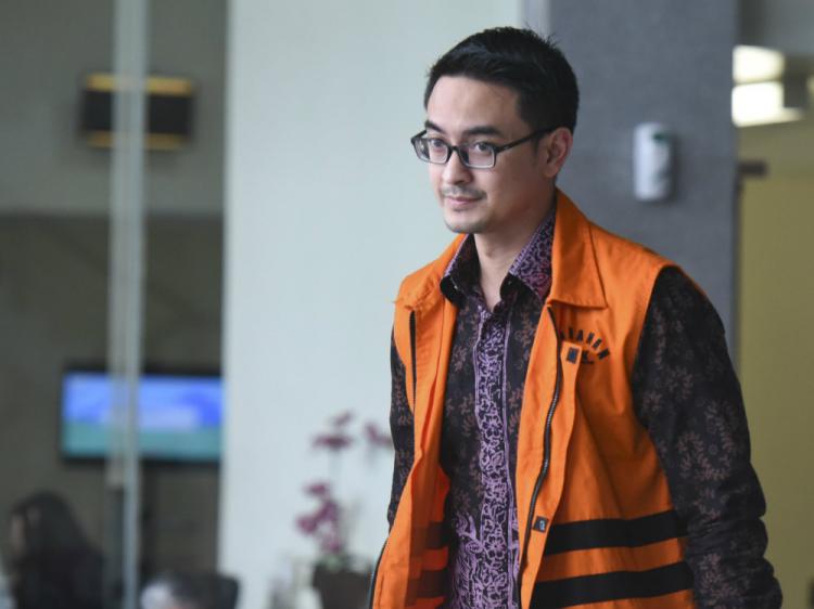 Tandatangani Keppres, Presiden Jokowi Berhentikan Zumi Zola Sebagai Gubernur Jambi