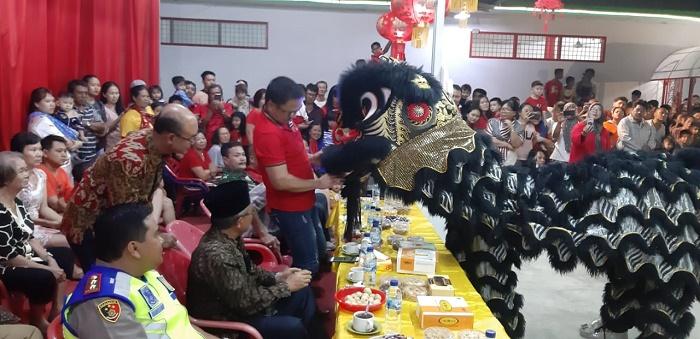Tinjau Vihara Budhi Abadi Lubuk Pakam, Kapolresta Deli Serdang Disuguhi Pertunjukan Barongsai