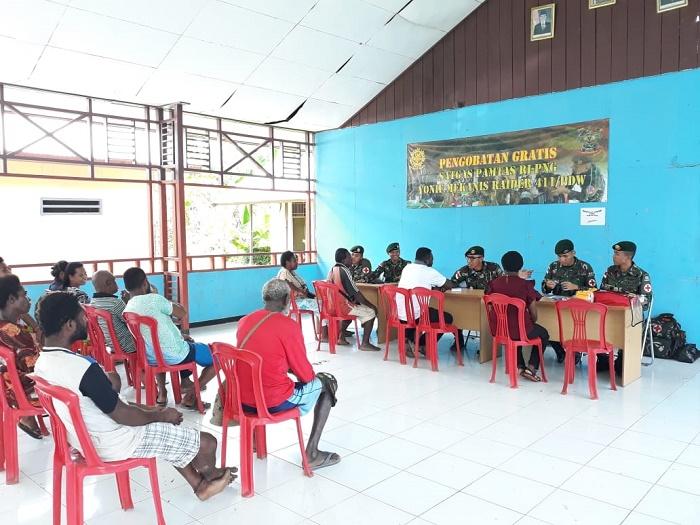 Satgas Yonif MR 411/Pdw Kostrad Gelar Pengobatan Gratis di Kampung Bupul Papua