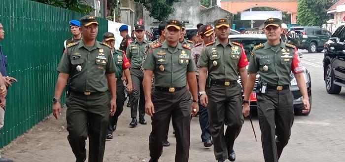 Pangdam dan Kasrem 082/CPYJ Dampingi Kunjungan Wapres RI Ma'ruf Amin di Jombang