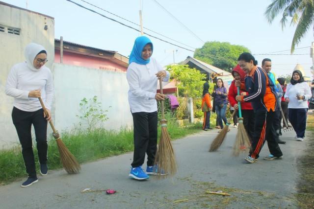 Hj Nurul Khairani Akhyar Imbau Warga Medan Timur Jaga Kebersihan, Yok Bikin Cantik Medan