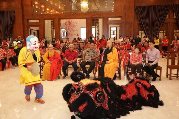 Hari Raya Imlek, Bupati bersama Kapolres Asahan Kunjungi Wihara dan Panti Jompo 