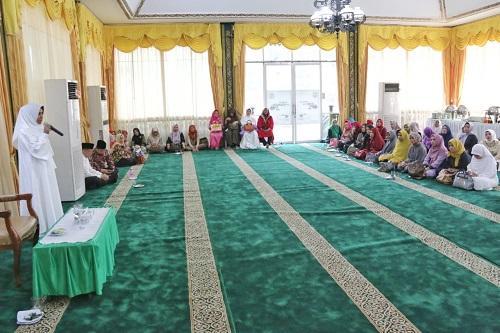 Plt Ketua TP PKK Kota Medan Ikuti Pengajian Rutin Boru Lubis