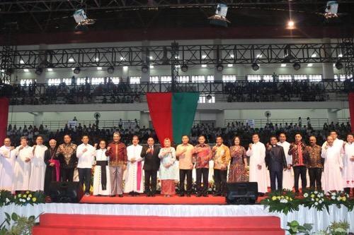 Belasan Ribu Umat Katolik Ikut Misa Natal 2019 di Gedung Serba Guna