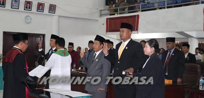 Effendi Napitupulu Diambil Sumpah sebagai Ketua DPRD Kabupaten Tobasa