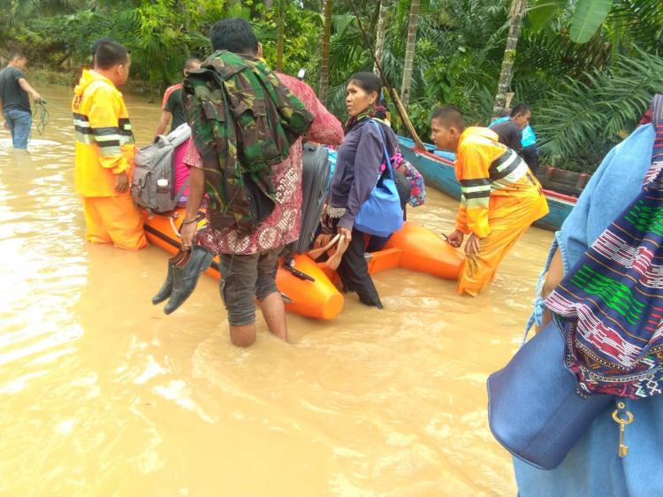 Tapanuli Tengah Dilanda Banjir, 6 Orang Meninggal, Tiga Orang Masih Hilang