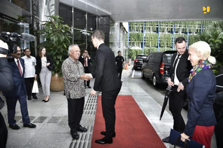 Indonesia dan Hungaria Jajaki Kerja Sama Teknologi Nirsentuh pada Gerbang Tol