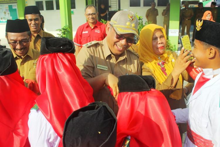 Sosialisasi Edukasi Lingkungan di MTsNP4 Medan, Akhyar Ingatkan Siswa Bawa Botol Minuman ke Sekolah