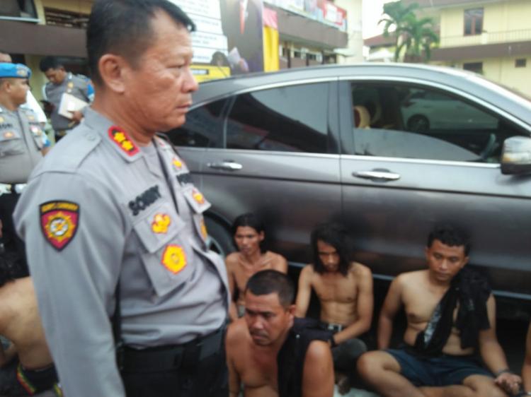 Satuan Sabhara Polrestabes Medan Gempur Kampung Narkoba di Sei Mencirim