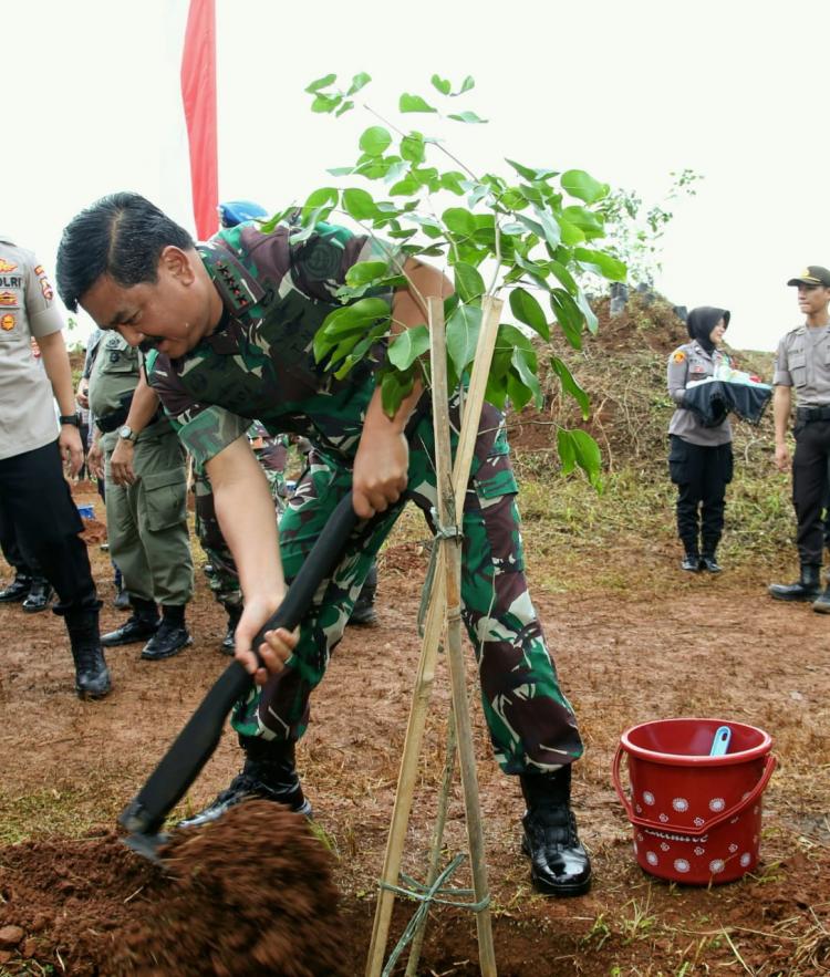 Panglima TNI Peringati Hari Gerakan Sejuta Pohon Dunia