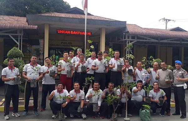 Polresta Deli Serdang Gerakkan Peduli Lingkungan dengan Menanam Pohon