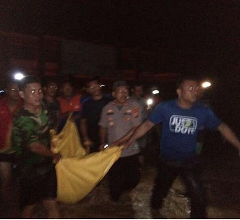 Banjir Tapteng, Kapolres Turun Langsung Kerahkan Personil Bantu Warga