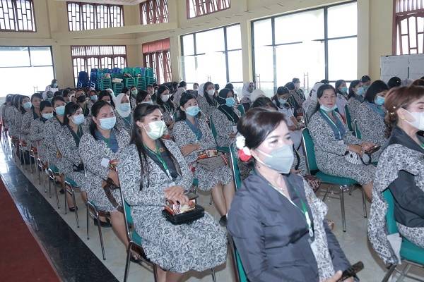 Walikota Gunungsitoli Harapkan Para Bidan Datang Tak Hanya Tanda Tangan Absen